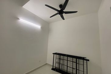 Bandar Putra Kulai (1b02a Piccolo 3a)