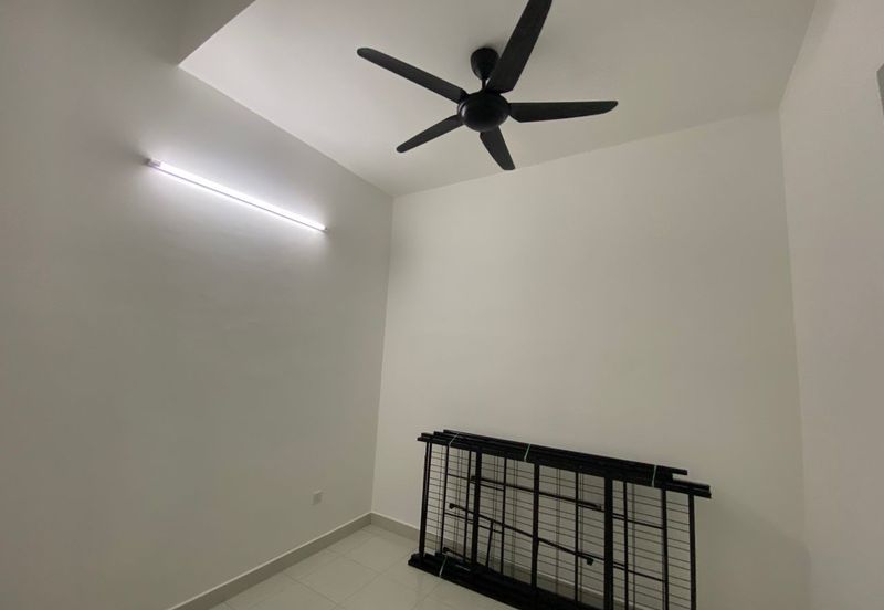 Bandar Putra Kulai (1b02a Piccolo 3a)