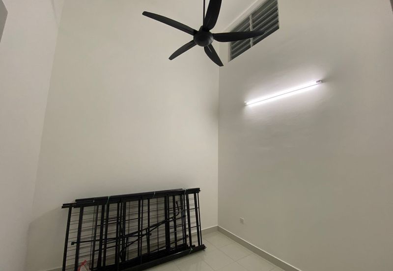 Bandar Putra Kulai (1b02a Piccolo 3a)