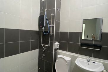 Bandar Putra Kulai (1b02a Piccolo 3a)