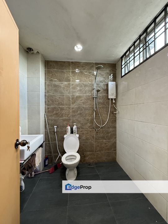 Double Storey terrace House end lot with renavation for sale, Johor, Ulu Tiram