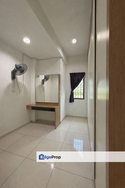 End lot eith land double storey for sale @ Ulu tiram area, Johor, Ulu Tiram