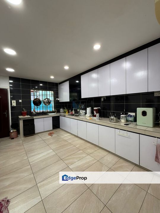 End lot eith land double storey for sale @ Ulu tiram area, Johor, Ulu Tiram