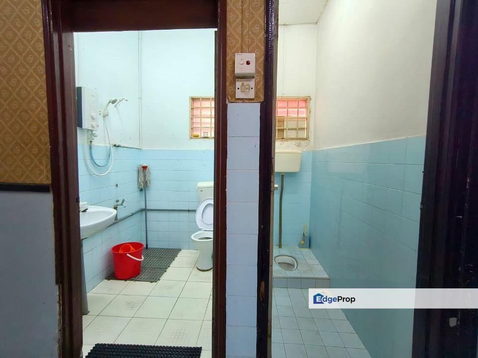 Three bedroom Landed house for sale @taman Johor Jaya, Johor, Johor Bahru