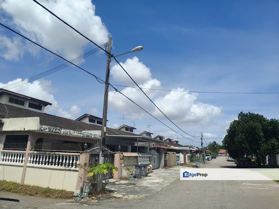 Three bedroom Landed house for sale @taman Johor Jaya, Johor, Johor Bahru