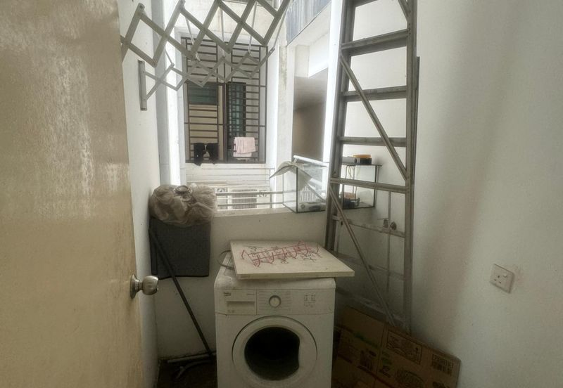 D'Summit Residences @ Kempas Utama