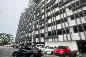 D'Summit Residences @ Kempas Utama