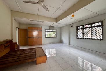 Stulang Laut / Darat