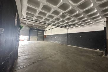 Pandan 1.5 Storey Terrace Corner Factory For Rent 班兰区1.5层角头排厂出租