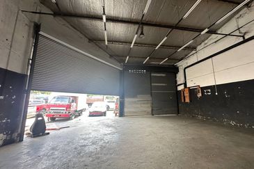 Pandan 1.5 Storey Terrace Corner Factory For Rent 班兰区1.5层角头排厂出租