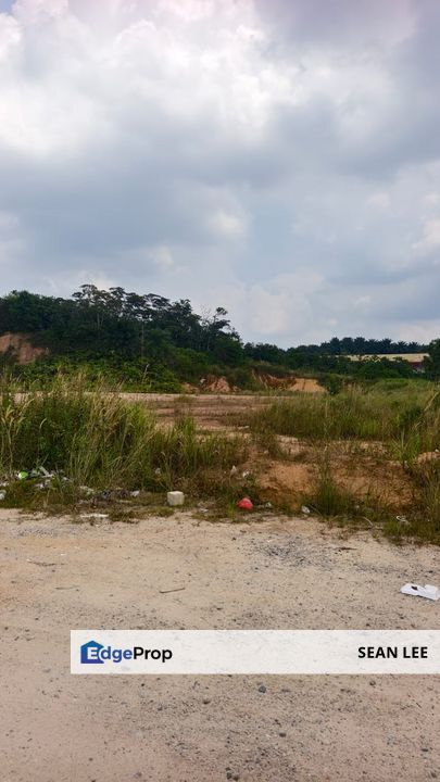Seelong towards Ulu Tiram Road Medium Industrial Land For Rent  泗隆至乌鲁地南工业地出租, Johor, Senai