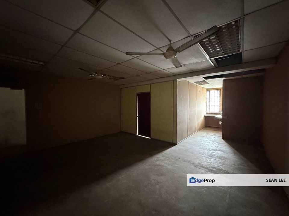 Bandar Baru Permas Jaya 1.5 Storey Terrace Factory For Rent 百万镇1.5层排厂出租, Johor, Masai