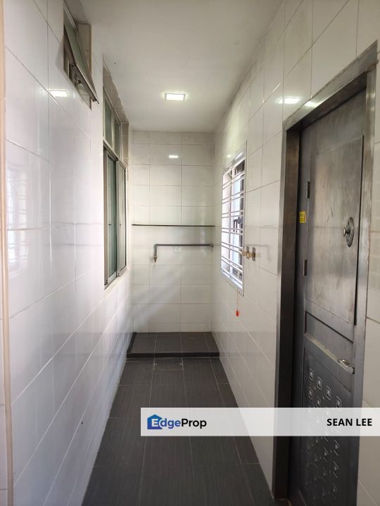 Taman Bukit Jaya 2.5 Storey Terrace House For Sale 乌鲁地南南亚花园2.5层排屋出售, Johor, Ulu Tiram