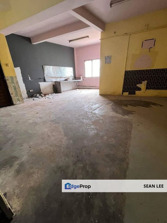JB Town ground floor shop for RENT for Rental RM5,000 By SEAN LEE