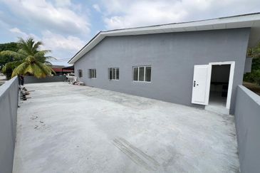 Gelang Patah Single storey corner house for SALE