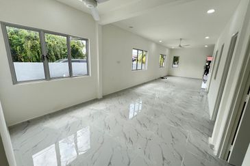 Gelang Patah Single storey corner house for SALE