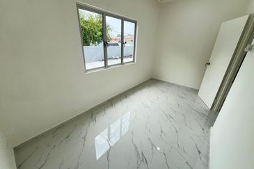 Gelang Patah Single storey corner house for SALE