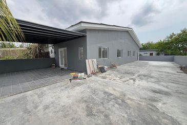 Gelang Patah Single storey corner house for SALE