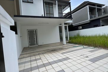 Setia Tropika Cluster house for SALE 