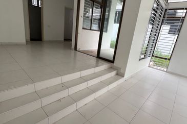 Setia Tropika Cluster house for SALE 