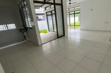 Setia Tropika Cluster house for SALE 