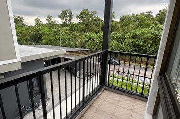 Setia Tropika Cluster house for SALE 