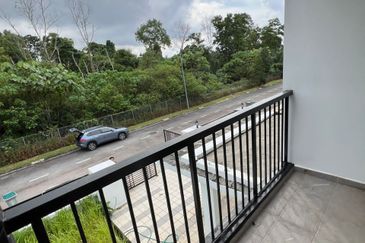 Setia Tropika Cluster house for SALE 