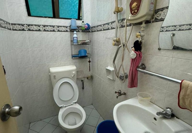 Jalan Mutiara Emas 2/32