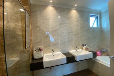 Taman Laguna Heights