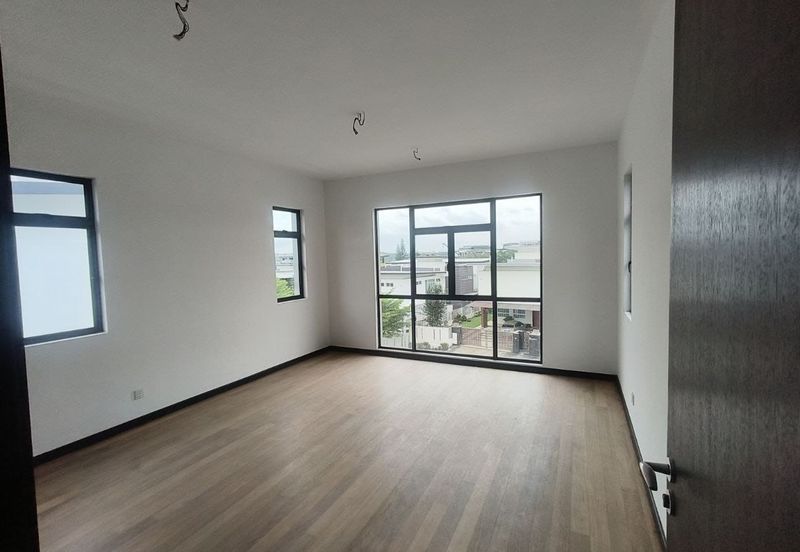 Horizon Hill 2.5 storey Banglow For Sale