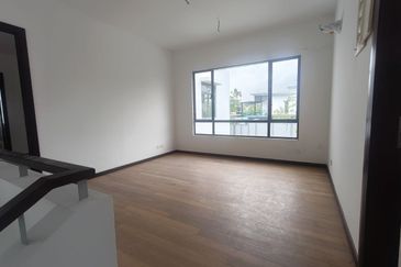 Horizon Hill 2.5 storey Banglow For Sale