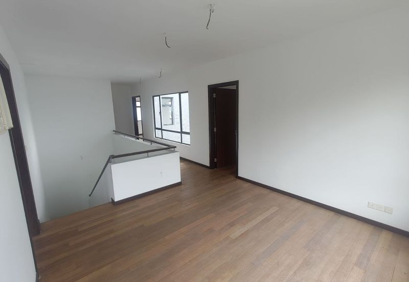 Horizon Hill 2.5 storey Banglow For Sale