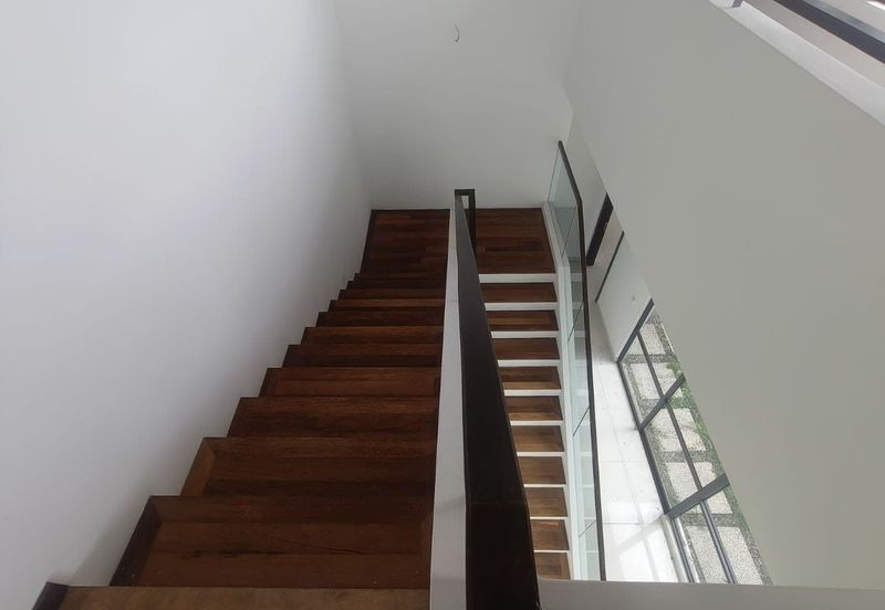 Horizon Hill 2.5 storey Banglow For Sale