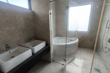 Horizon Hill 2.5 storey Banglow For Sale