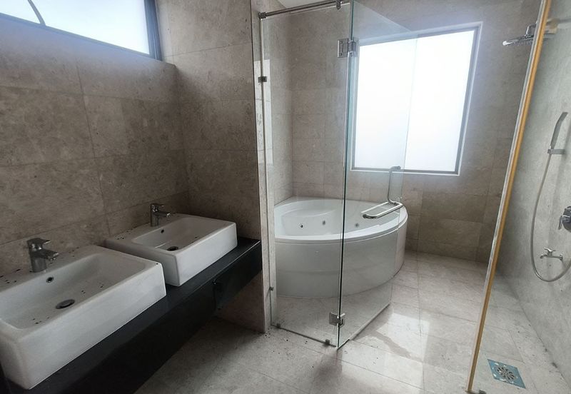 Horizon Hill 2.5 storey Banglow For Sale