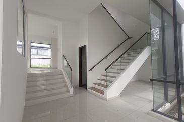 Horizon Hill 2.5 storey Banglow For Sale