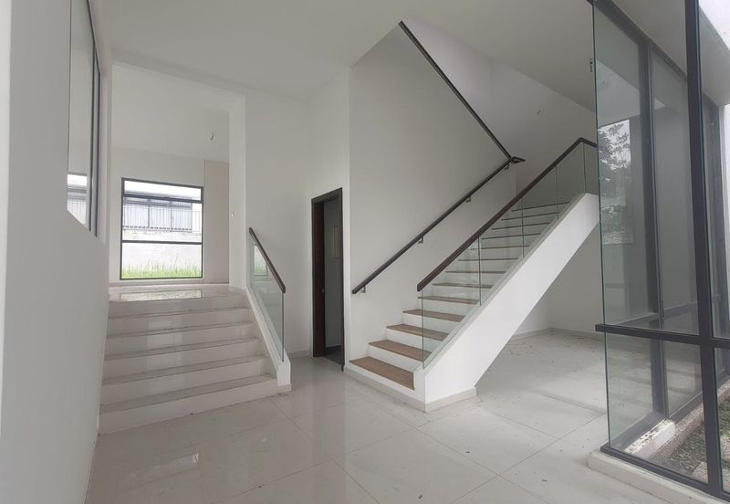 Horizon Hill 2.5 storey Banglow For Sale