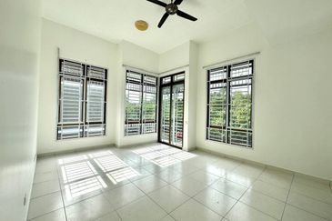Setia Tropika 2 Storey Cluster House For Sale