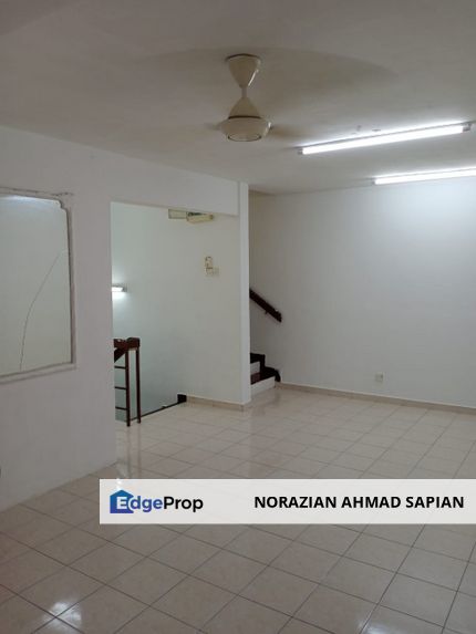 Taman Bukit Emas Townhouse For Sale Upper Lot, Selangor, Seri Kembangan