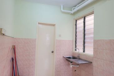 Vista Pinggiran, Taman Pinggiran Putra