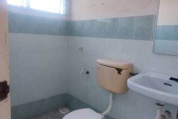 Lily Apartment, Taman Saujana Utama