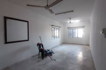 Lily Apartment, Taman Saujana Utama