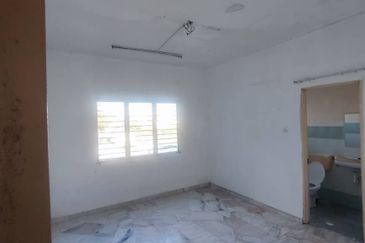 Lily Apartment, Taman Saujana Utama