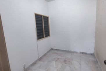 Lily Apartment, Taman Saujana Utama