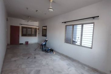 Lily Apartment, Taman Saujana Utama