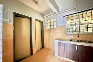 Aman Putra Apartment