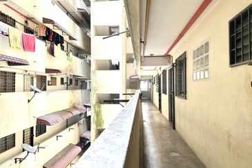 Aman Putra Apartment