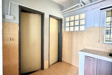 Aman Putra Apartment