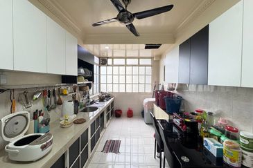 Pangsapuri Bayu Suria (Summerfields Apartments)