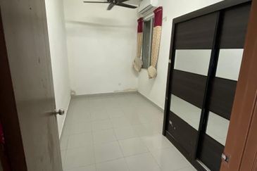 Pangsapuri Pelangi, Taman Emas